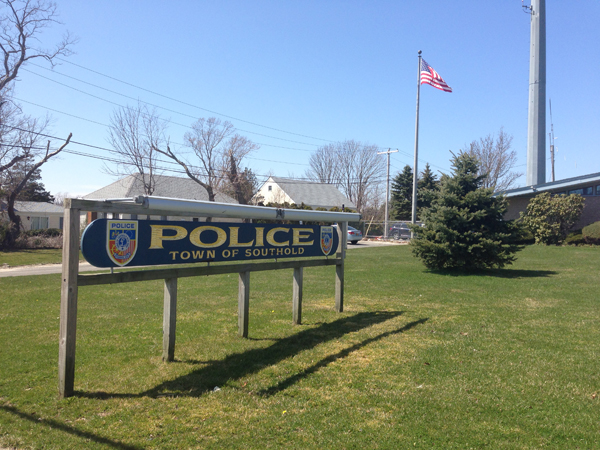 Southold Blotter: Woman reports being victim of electronic scam - Suffolk Times