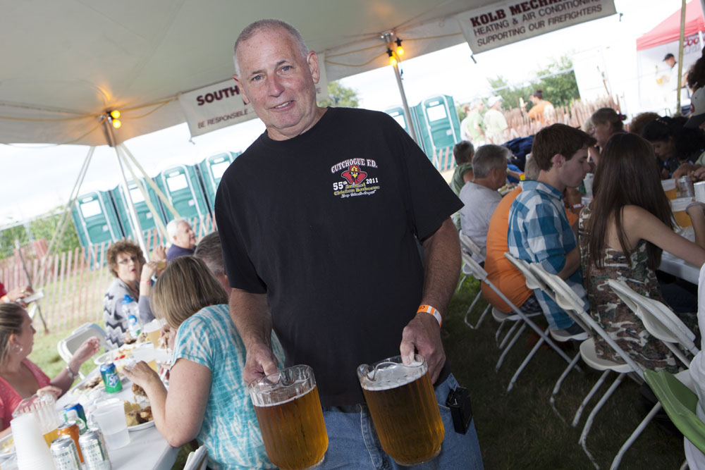 Jim Rocco serves beer. (Credit: Katharine Schroeder)