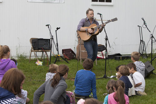 Brady Rymer entertains the kids at Saturday's fundraiser at Hallockville Museum Farm. (Credit: Katharine Schroeder photo)