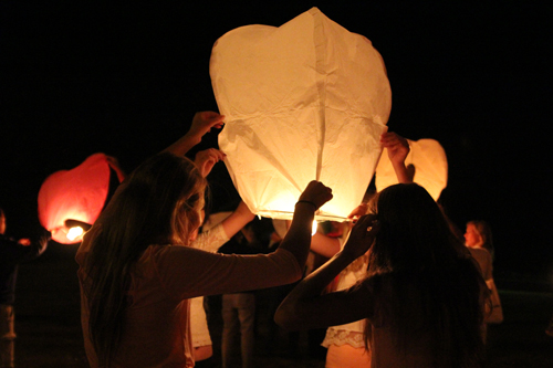 Those in attendance at Wednesday night's candlelight ceremony in memory of Kaitlyn Doorhy lit paper lanterns and set them afloat in the night sky. (Credit: Jennifer Gustavson)