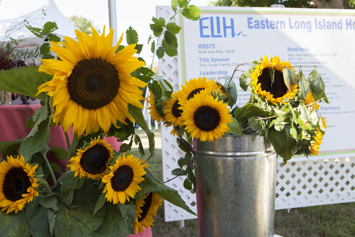 Fresh sunflowers decorate the entrance to the gala. (Credit: Katharine Schroeder)