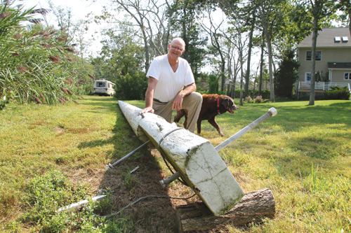 PAUL SQUIRE PHOTO | Mark Baxter of Southold and his 48-foot flagpole.
