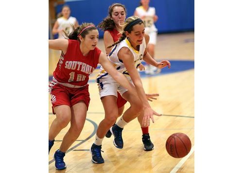 Southold/Greenport's Grace Syron (10) and Toni Esposito pursue the ball along with Mattituck's Katie Hoeg. (Credit: Garret Meade)