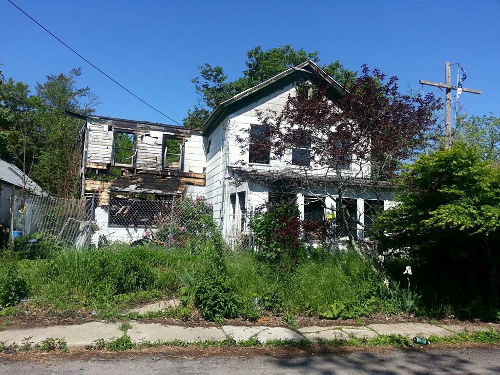 This burned-out building on Kaplan Avenue will be demolished this week. (Credit: Jen Nuzzo)