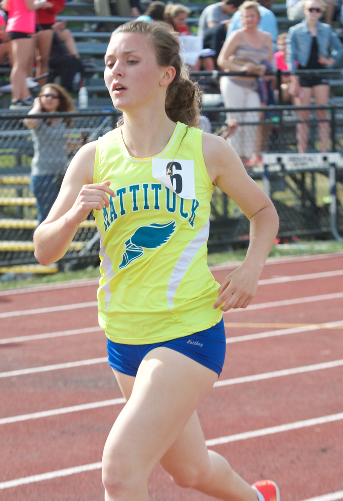 Melanie Pfennig was sixth in the 1,500.