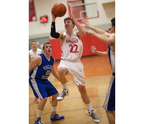 GARRET MEADE PHOTO | David O'Day of Southold, driving past Shelter Island's Hunter Starzee, scored 24 points.