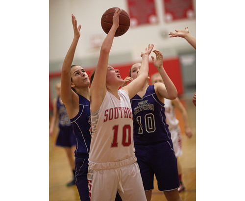 GARRET MEADE PHOTO | Southold/Greenport's Kathleen Tuthill, flanked by Port Jefferson's Caroline Biondo and Courtney Lewis (10), tries to find the ball during Friday night's game.