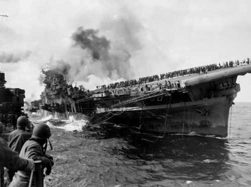 Aircraft carrier USS Franklin burns after it was attacked on March 19, 1945 (Credit: U.S. Navy, PHC Albert Bullock)