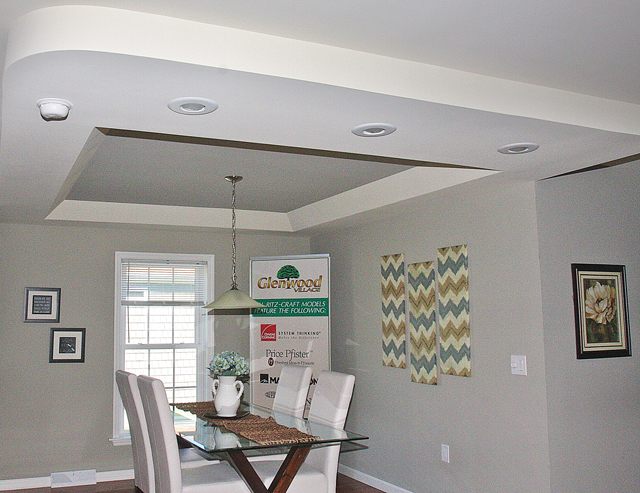 A tray ceiling above the dining room area. (Credit: Barbaraellen Koch)