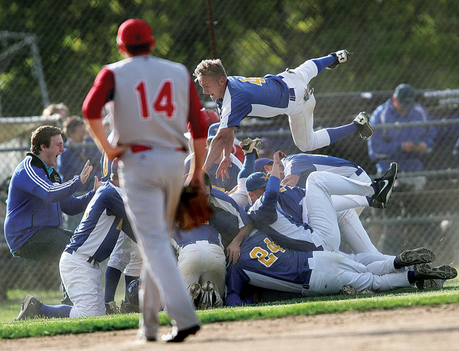 The Mattituck baseball team celebrates a walk-off win. (Credit: Garret Meade)