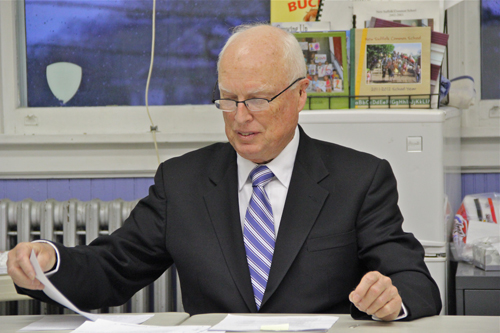 New Suffolk Common School board president Tony Dill presenting his preliminary spending plan during Tuesday night’s regularly scheduled board meeting. (Credit: Carrie Miller) 