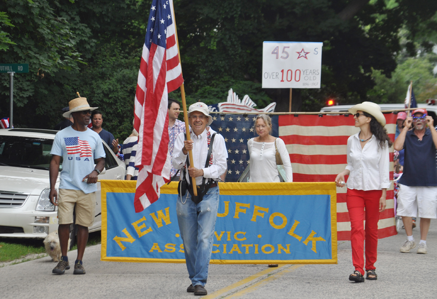 The start of the 2015 New Suffolk Fourth of July parade. (Credit: Joe Werkmeister)