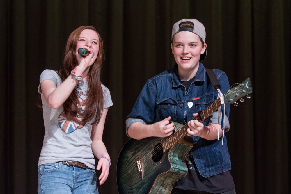 Cora Small is accompanied on guitar by Keaton Comiskey performing Coffee and Cigarettes. (Credit: Katharine Schroeder)